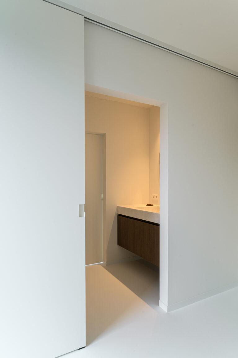 Moderne witte schuifdeur