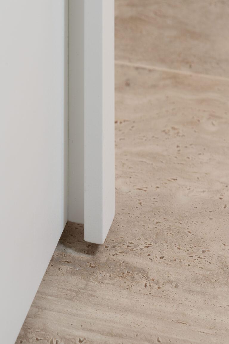 Pivotdeur satijnlak RAL9016 - detail greep