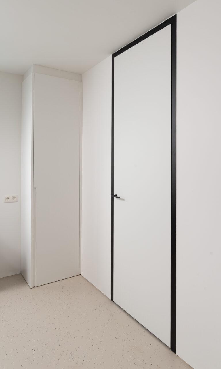SignALUre wit met zwart frame 02